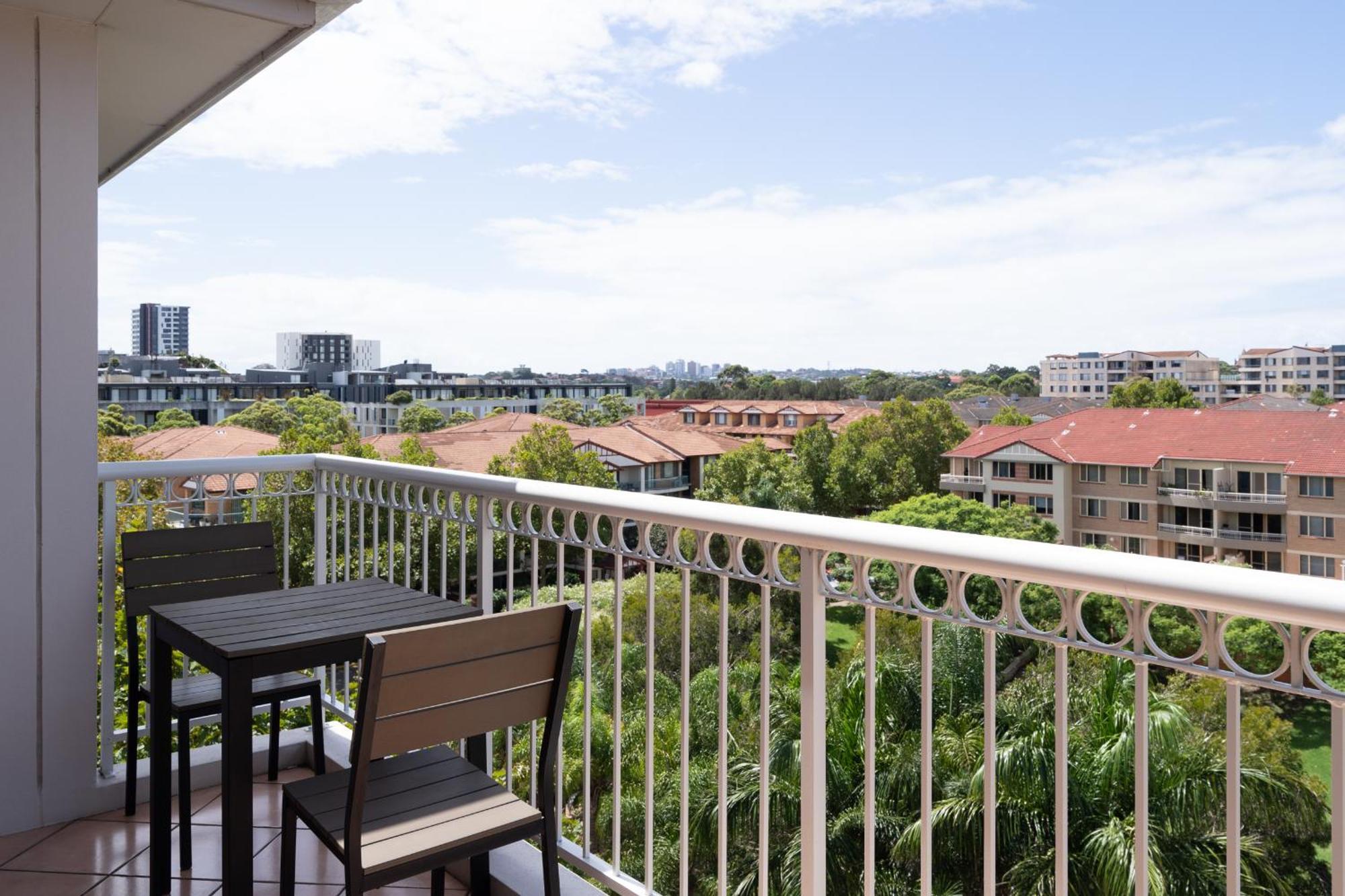 37r Magnificent District Views 2bedroom Abnb With Free Parking