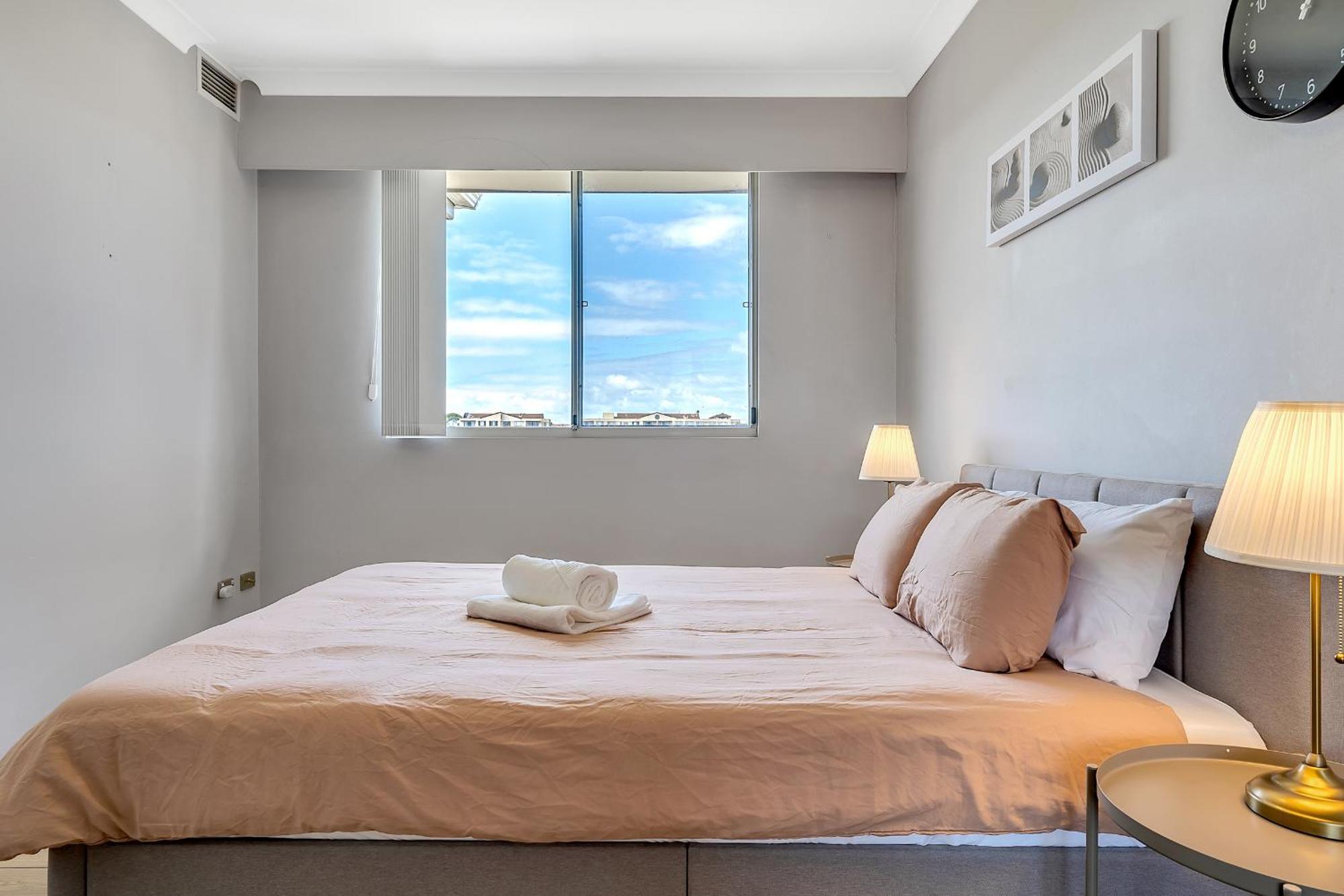 Apartment 37r Magnificent District Views 2bedroom Abnb With Free Parking