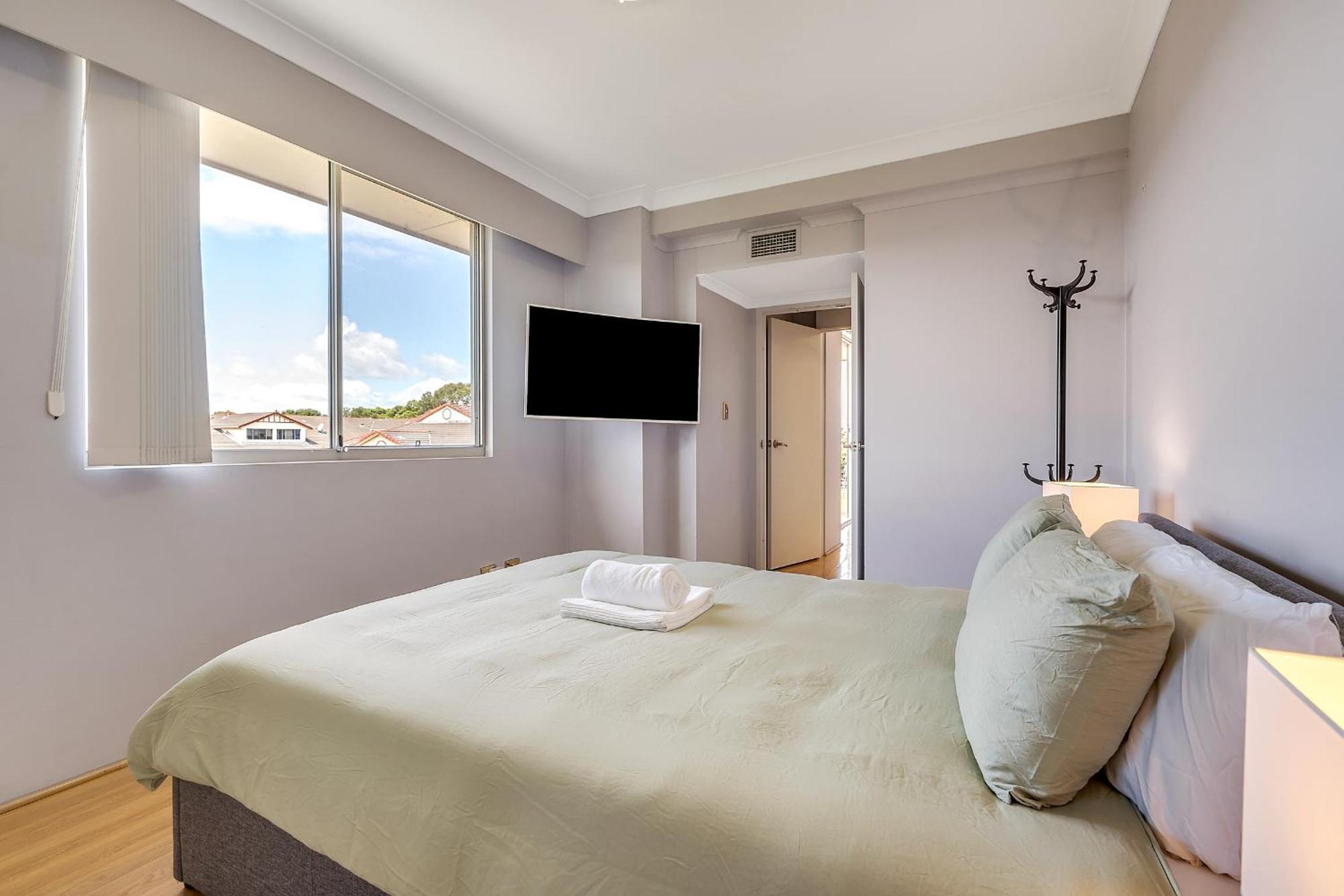 37r Magnificent District Views 2bedroom Abnb With Free Parking Apartment